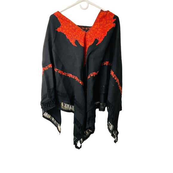 Vintage Black & Red Embroidered Fringe Poncho One Size Fits All READ - Picture 6 of 6